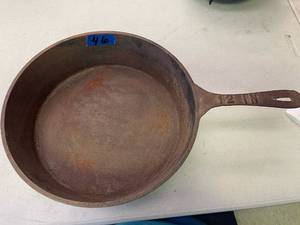 lot 46 image: Antique cast iron Spider skillet, footed #12 Inch, marked H 1 on bottom side.