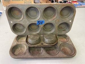 lot 54 image: Muffin Pans, 8 hole. rounded corners. QTY 4