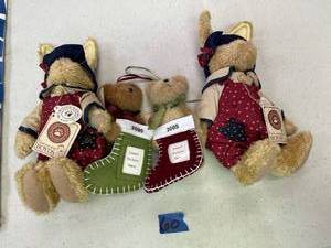 lot 60 image: Boyds bears Rabbits (2), bear ornament photo holder. (2)