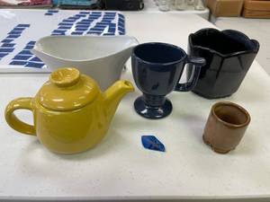 lot 78 image: Frankoma misc lot, white pottery dish, black planter, yellow teapot, brown toothpick holder, blue footed mug. QTY 5