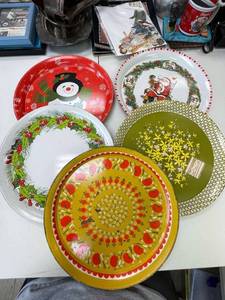 lot 91 image: cookie tin trays, Christmas and more QTY 5