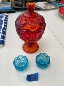 lot 96 image: Moon and star red candy dish with lid, no chips or cracks, blue moon and star glass dip 2