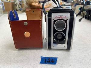 lot 126 image: Kodak Duaflex II camera, with brown leather case.