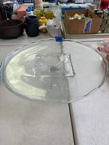 lot 141 image: Antique glass cake stand