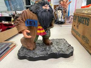 lot 151 image: Hagrid (harry potter) plastic figurine with owl, 2000 warner bros.