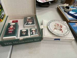 lot 162 image: Norman rockwell plate 1984 christmas, hallmark 1996 membership kit.