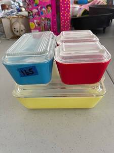 lot 165 image: Pyrex refrigerator set, yellow, blue and red-2. all with lids no chip or cracks.