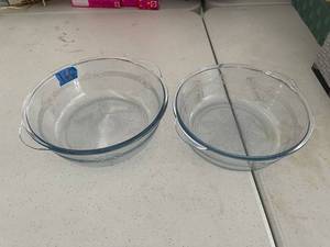 lot 166 image: Fire king philbe dishes, no lids.