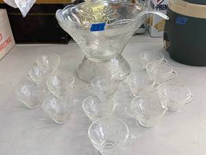 lot 177 image: Vintage punch bowl with stand and 13 cups, plastic dipper.