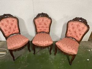 lot 183 image: Antique carved wood chairs, quilted plush cushions and backing. 3