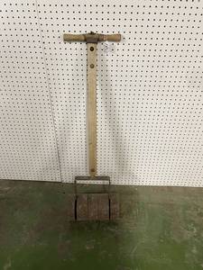 lot 185 image: Antique tile roller