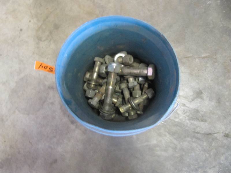 lot 504 image: 19 POUND BUCKET OF NUTS BOLTS AND WASHERS 34 & 1