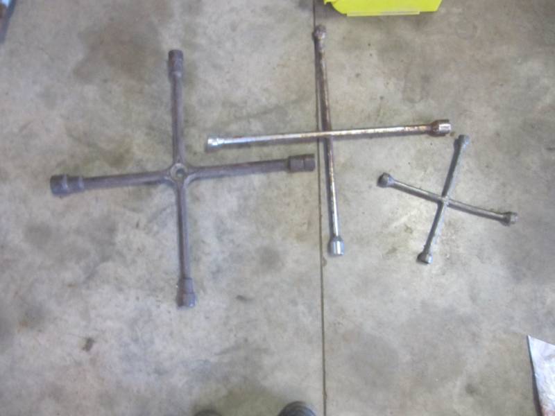 lot 512 image: 3 COUNT 4-WAY 2 COUNT SEMI TRUCK 4-WAY 1 COUNT SMALL 4 WAY