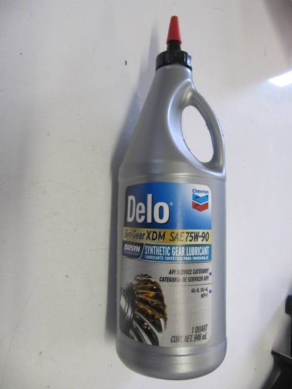 lot 1876 image: High Performance SAE 75W-90 Gear Oil, Temperature Resistant 1 Quart