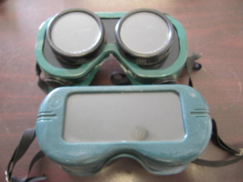 lot 1941 image: 2 PAIR OF CUTTING COGGLES Torch  Welder