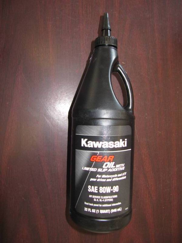 lot 5983 image: Kawasaki gear oil with limited slip additives for motorcycle and ATV gear drives and differentials.   SAE 80w-90