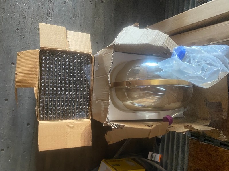 lot 8026 image: Beautiful EUROFASE NOTTINGHAM LARGE GLASS SHADE ONLY CHAMPAGNE, PN 37175-016 and 2 COUNT ERLENMEYER FLASKS 1 GLASS 1 PLASTIC and SMC TU0604C-100 POLYEURATHANE TUBING PLASTIC TUBING