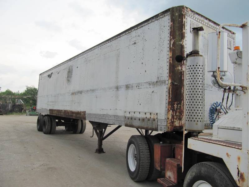 lot 498 image: 40 Foot Storage Trailer no TITLE CONTENTS INCLUDED (FULL OF SIDE TOP AND FRONT FARINGS