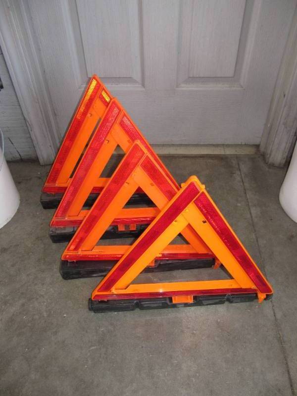 lot 2010 image: 4  SAFT-LITE #17A   FOLDING REFLECTIVE ROAD HAZARD WARNING TRIANGLES