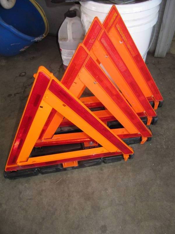 lot 2011 image: 4  SAFT-LITE #17A   FOLDING REFLECTIVE ROAD HAZARD WARNING TRIANGLES WITH WEIGHTS ON BOTTOM