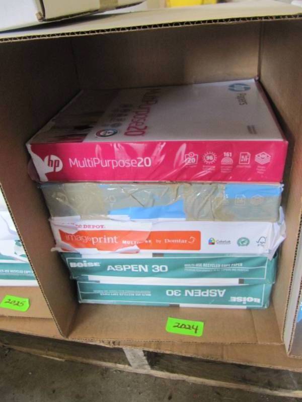 lot 2024 image: 5 Reams of printing paper with torn covers  2500 SHEETS