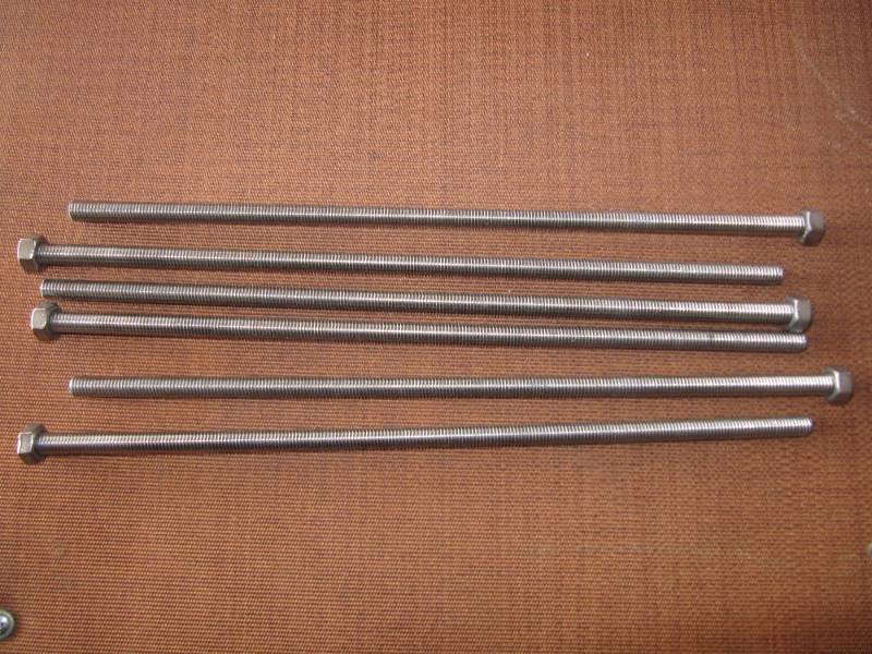lot 2040 image: 6 NEW  M8 BOLT 11L