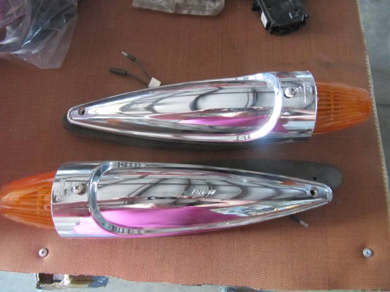 lot 2065 image: 2 GRAKON 1000 AMBER CAB LIGHTS - UNUSED