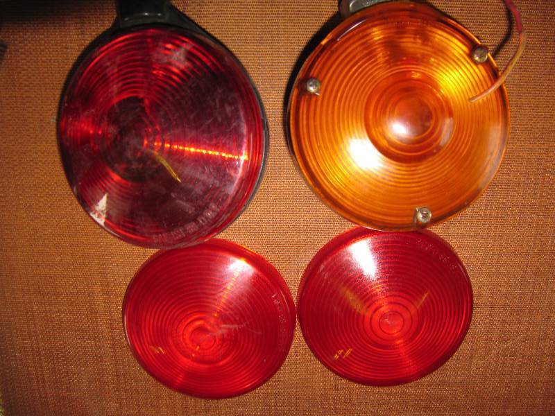 lot 2070 image: 1 - 4 TAIL LIGHT  BRAKE LIGHT, 1 - 4 TURNLIGHT, 2 RED LENS