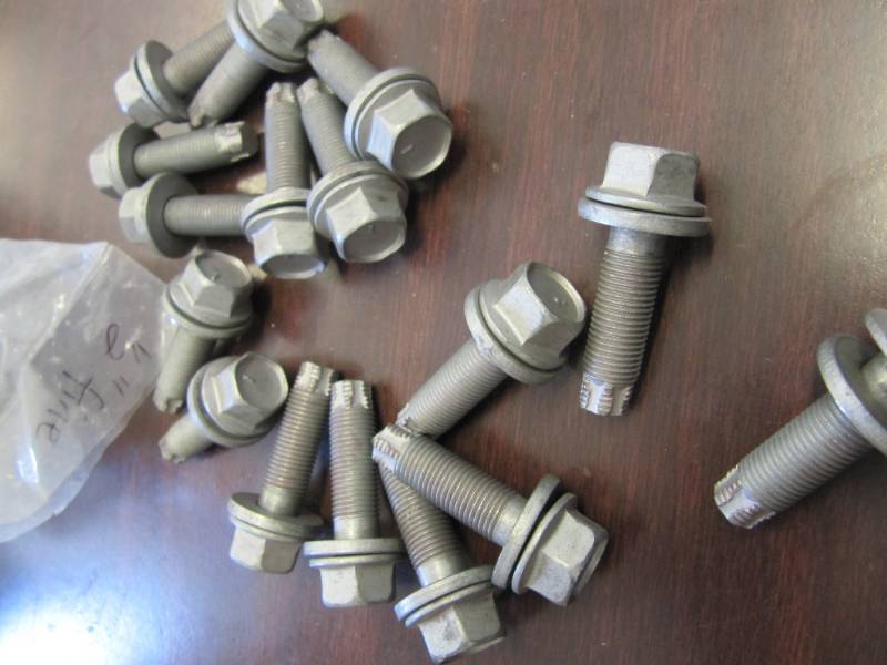 lot 2073 image: NEW - 16 FINE THREAD 12-20 X 1 12 BODY BOLTS