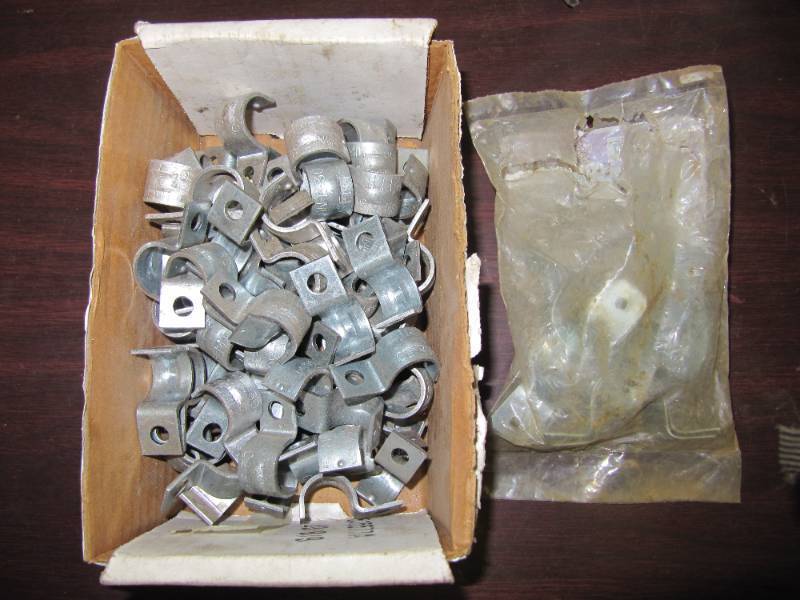 lot 2086 image: 86 MINERALLAC MIN-E-CLIP 1 HOLE STRAP  6  1 2 HOLE STRAP