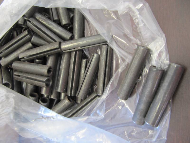 lot 2162 image: 125 NEW SPRING ROLL PINS 716 X 2