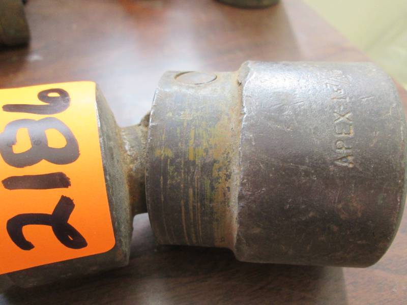 lot 2186 image: 1  716 APEX SWIVEL SOCKET 1 DRIVE