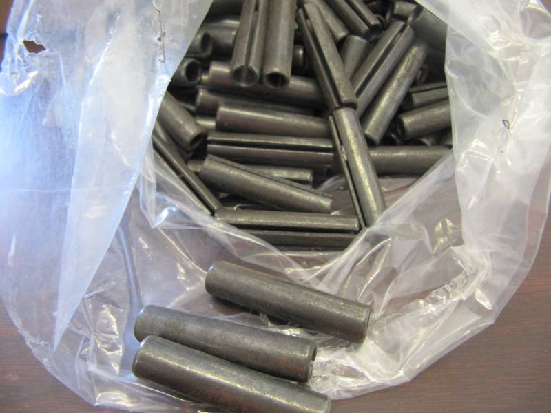 lot 2208 image: 40 NEW SPRING ROLL PINS 716 X 2