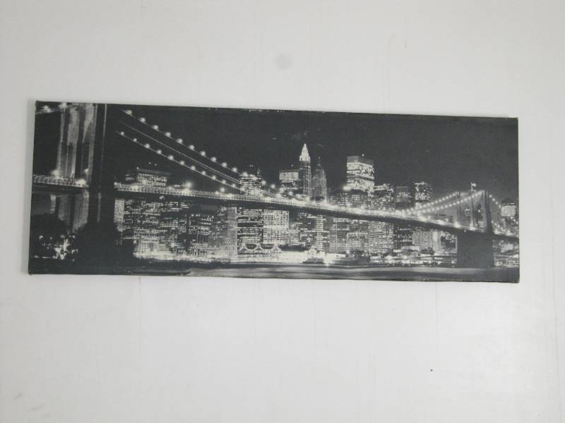 lot 2230 image: CANVAS PIC 16 X 4 OF NEW YORK