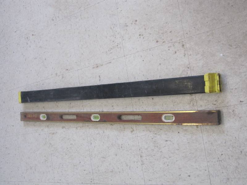 lot 2243 image: 4 SANDS LEVEL WITH CASE