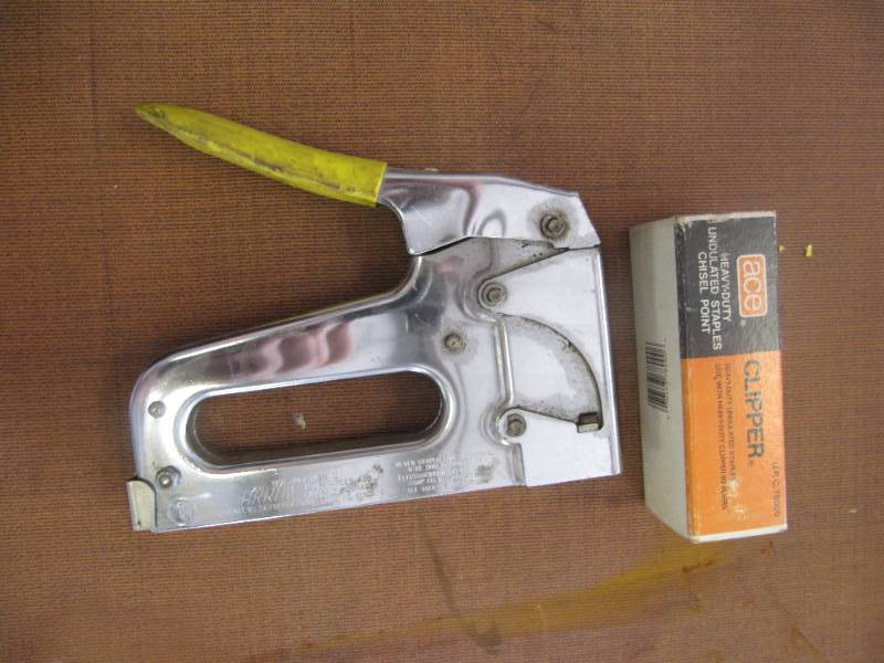lot 2246 image: SWINGLINE HEAVY DUTY STAPLER WITH STAPLES