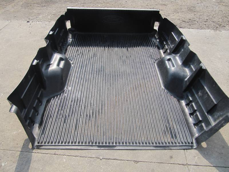 lot 3016 image: FORD PICKUP TRUCK BED LINER APPROXIMATELY 8FT LONG X 6FT WIDE