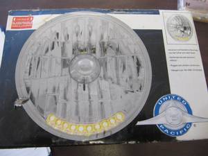 lot 3012 image: NEW UNITED PACIFIC 7 CRYSTAL HEADLIGHT W10 AMBER LED