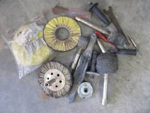 lot 607 image: LARGE ASSORTMENT OF POLISHING TOOLS FOR POLISHING METAL AND ALUMIUM ( ARBORS AND BITS)