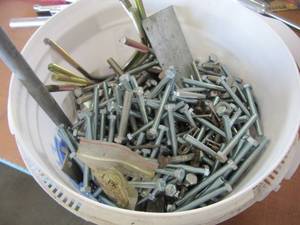 lot 614 image: 37 POUND BUCKET OF BOLTS