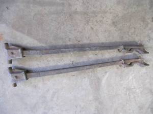 lot 624 image: 2 TRAILER TOW HITCHES 30 LONG