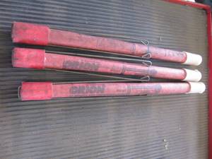 lot 627 image: 3   30 MINUTE RED EMERGENCY FLARES
