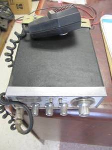 lot 1972 image: COBRA CB RADIO WITH MIC