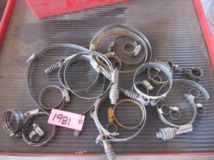 lot 1981 image: 30 ASSORTED CLAMPS
