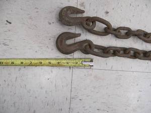 lot 1984 image: 14 HEAVY DUTY CHAIN WITH 4 HOOKS, 2 LINKS 12 THICK