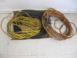 lot 1985 image: 3 ELECTRIC CORDS