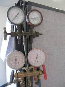lot 1987 image: FREON GUAGES AND HOSES