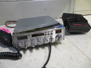 lot 1968 image: TEXAS RANGER  CB RADIO WITH MIC & PRO-NOUNCER