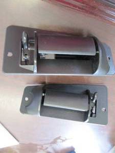 lot 1989 image: new Pair Left & Right Door Handles For Chevy 99-07 SilveradoGMC Sierra Exterior PART # Z285-172 AND Z285-171