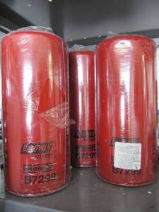 lot 2111 image: LOT OF 3 BALWIN OIL FILTERS #B7299